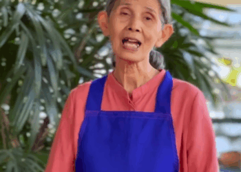 [ครบชุด] 1807089 เศษน้ำก๋วยเตี๋ยวกับดอกหญ้าริมทาง