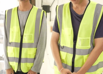 [ครบชุด] WIN08311 เห็นแม่ค้าใจดี เลยพาเพื่อนมากินฟรี สู้ไปด้วยกัน