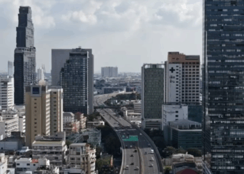 [ครบชุด] 1807096 ผัวลืมกุญแจรถ แวะกลับมาที่บ้านถึงกับช็อค