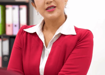 [ครบชุด] 2207090 ปฏิเสธลูกค้าเพราะแต่งตัวโทรม ไม่รู้เลยว่าเขาคือใคร สู้ไปด้วยกัน