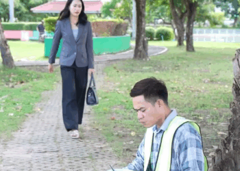 [ครบชุด] 2207370 คนงานทำไม มานั่งกินข้าวตรงนี้ สู้ไปด้วยกัน