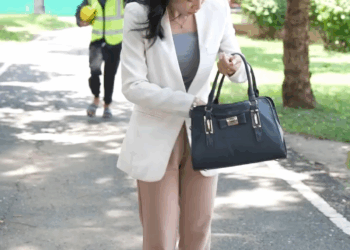 [ครบชุด] WIN08378 เจ้าของบริษัทที่ไหน ทำไมแต่งตัวแบบนี้ สู้ไปด้วยกัน