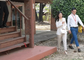 [ครบชุด] 2207344 เป็นหัวหน้า จะทำอะไรก็ได้เหรอ สู้ต่อไป