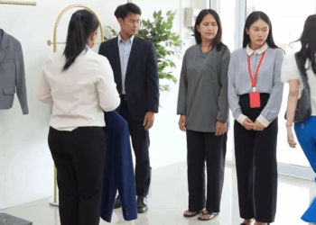 [ครบชุด] 2207340 คนงานก่อสร้าง มาคัดเลือกผู้จัดการร้าน สู้ไปด้วยกัน