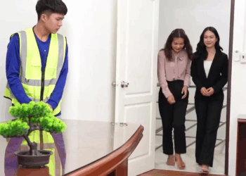 [ครบชุด] 2207163 คนงานมาอยู่ ในห้องปรธานได้ไง สู้ต่อไป