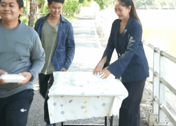 [ครบชุด] 2207189 ทำงานแลก ข้าว 3 มื้อ สู้ไปด้วยกัน