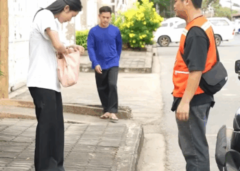 [ครบชุด] 2207226 เที่ยวไปดูถูกคนอื่น สุดท้ายเจอดี สู้ไปด้วยกัน