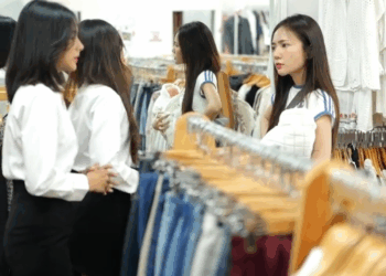 [ครบชุด] 1007262 ปลอมตัวเป็นสก๊อยอุ้มลูก โดนดูถูกจาก