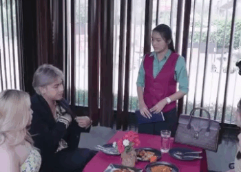 [ครบชุด] 2207270 แย่งกันอวดรวย จ่ายทิปเด็กเสริฟ