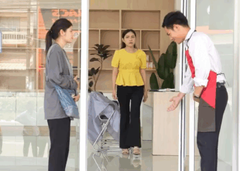 [ครบชุด] 2207290 ห้ามคนงานก่อสร้าง เข้าร้านเสริมสวย สู้ไปด้วยกัน