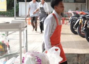 [ครบชุด] 2207284 ช่วยเหลือผู้ชายคนนี้ แล้วได้อะไรตอบแทน สู้ต่อไป