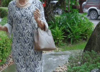 [ครบชุด] 1007387 แม่พาลูกสาวไปเสนอตัวให้นักธุรกิจหนุ่มผู้