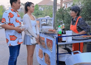 [ครบชุด] 1807001 ไก่ทอดไม้จิ้มฟัน มีเงินแต่ไม่กล้าใช้ ละครสั้น