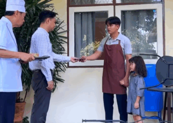 [ครบชุด] 1807351 ยายแอบพาหลานมาเลี้ยงในร้าน ทั้งที่รู้ว่า