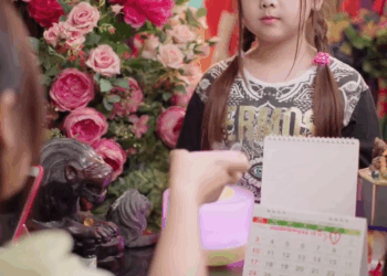 [ครบชุด] 1807348 เด็กน้อยเอากิ๊บหนิบผมแลกกับเงิน5บาท คำตอบที่ได้