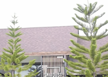 1008327 แฟนตัวเองนั่งข้างๆ แต่กลับไม่สนใจแฟน