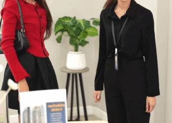 1008258 ปลอมตัวเป็นพนักงานธรรมดา เอาผิดผู้จัดการหลอกลวง