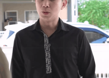 [ครบชุด] 2208181 บอกเพื่อนว่าจะเอาไปรักษาแม่ แต่แม่ตัวเองกับยืนแข็งแรงขๅยผลไม้อยู่ข้างถนน