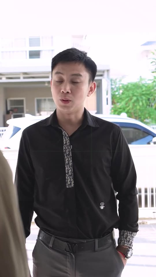 [ครบชุด] 2208181 บอกเพื่อนว่าจะเอาไปรักษาแม่ แต่แม่ตัวเองกับยืนแข็งแรงขๅยผลไม้อยู่ข้างถนน