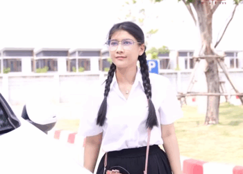 1008130 หนุ่มเนื้อหอม แอบชอบยัยลูกเป็ดขี้เหร่