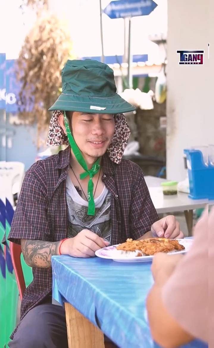 [ครบชุด] 2208278 คนไร้บ้านได้รับข้าวจานเดี่ยว เปลี่ยนชีวิตจนกายเป็นคนรวย