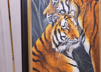 1008064 อะไรนะ สาวโรงงาน จะมาประมูลภาพ 10 ล้าน