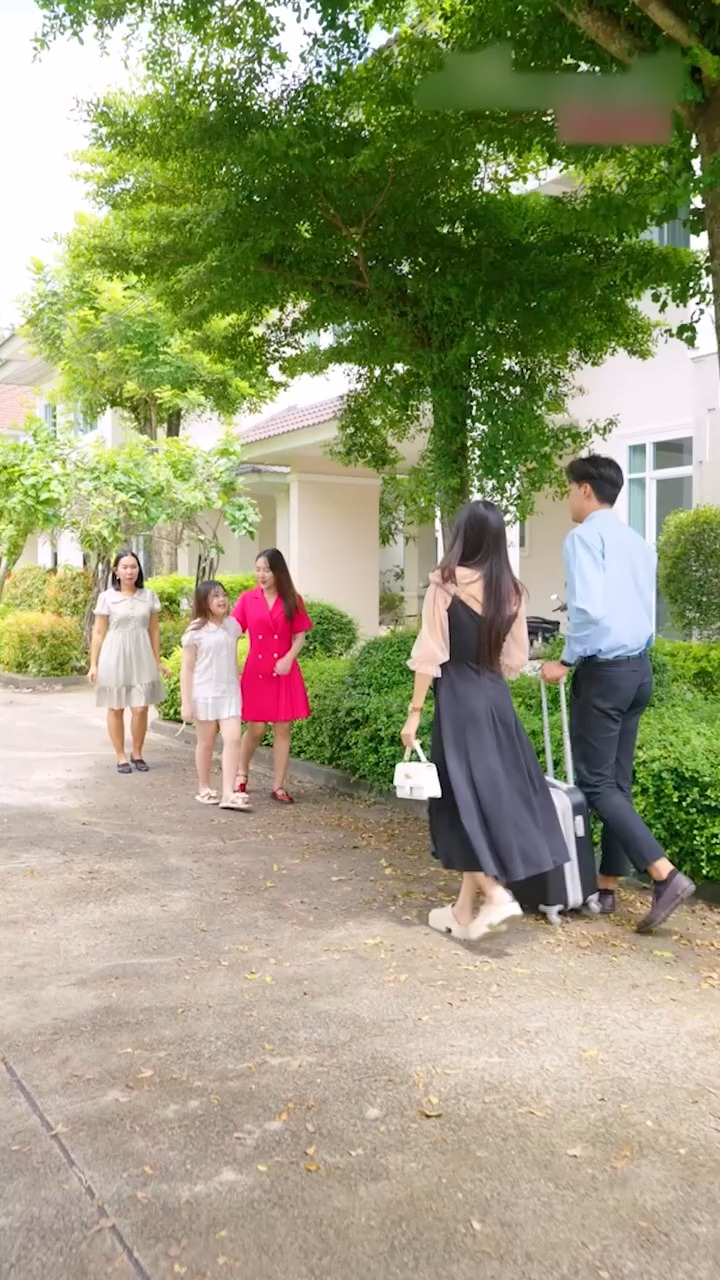 [ครบชุด] 2808195 ผัวหลงเมียน้อยไม่ลืมหูลืมตา เมียหลวงถูกเหยียบย่ำศักดิ์ศรีคาบ้าน