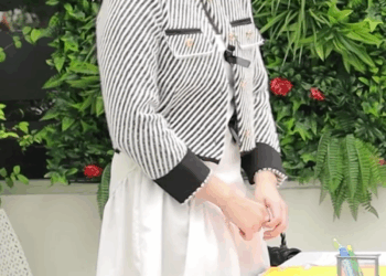 [ครบชุด] 2009319 เด็กขายตั้วหน้างานพูดอังกฤษกับลูกค้า ตาทิพย์