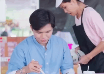 [ครบชุด] 2009002 ทำไมเจ้าของร้าน ทำก๋วยเตี๋ยวหกใส่เสื้อลูกค้าคนนี้ประจำ