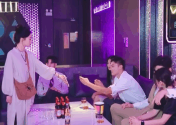 [ครบชุด] TQ016 เด็กสาวรู้ว่าสามีของเธอจะต้องตกอยู่ในอันตรายดังนั้นเธอจึงช่วยเขาไว้