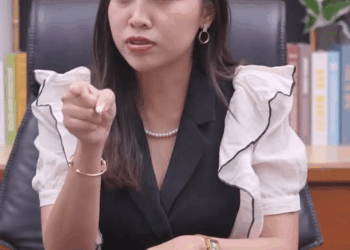 [ครบชุด] 2009207 ทำไมต้องพูดจาเสียงดังใส่ท่านประธานด้วย