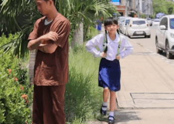 [ครบชุด] 1009250 เขาปลoมตัวเป็นนักเรียนทำไม