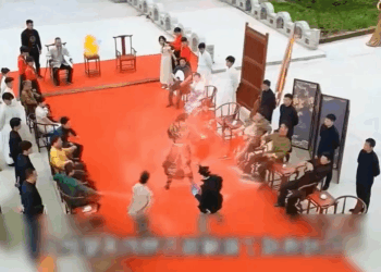 [ครบชุด] TQ135 ภรรยาตกใจเมื่อเห็นสามีถูกรังแก