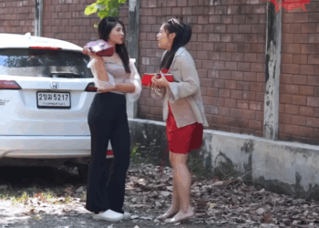 [ครบชุด] 2609112 เเต่งสูทขับรถสองเเถว มางานเลี้ยงรุ่นไม่อายเพื่อนหรือไง เฮฮาฟิล์ม