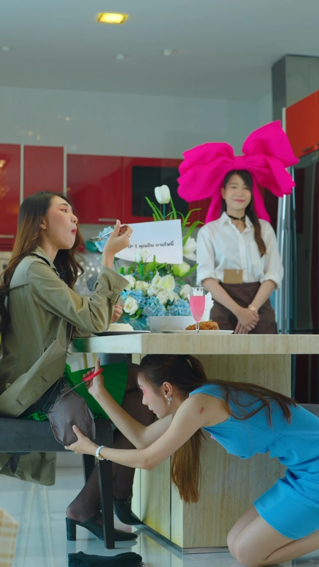 [ครบชุด] 1209140 แผนขโมยกระเป๋าใต้โต๊ะ เพื่อหลอกกินฟรี โพนี่ รีแลค