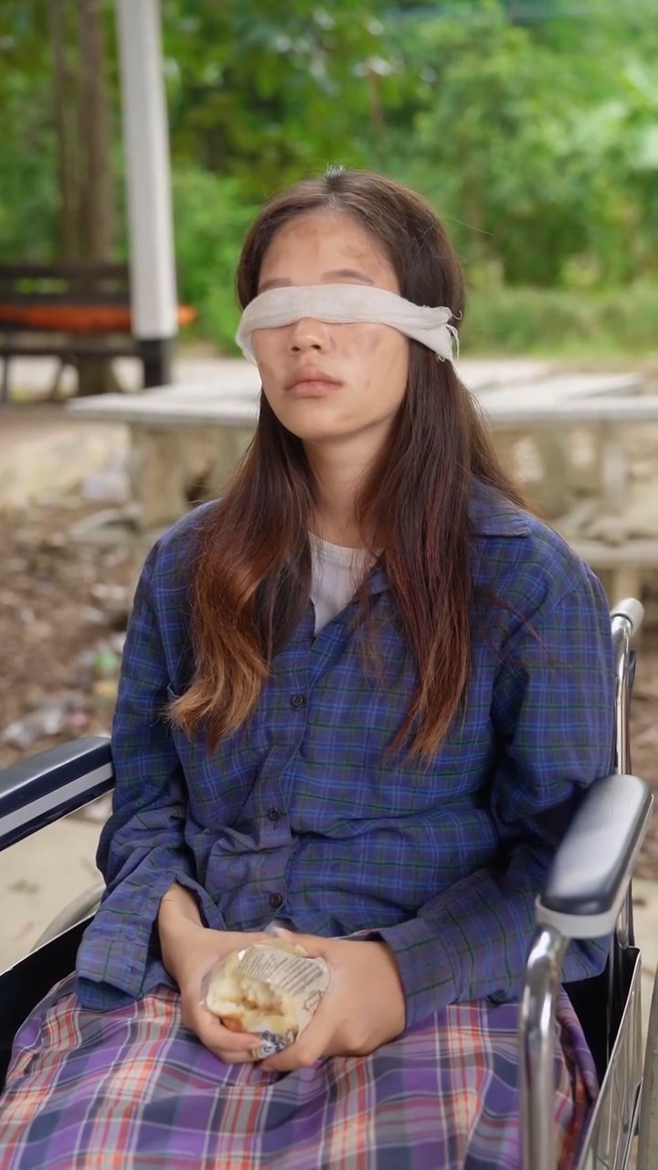 [ครบชุด] XU10102 เด็กนักเรียนเอาขวดน้ำเปล่า มาขอแลกขนมปัง