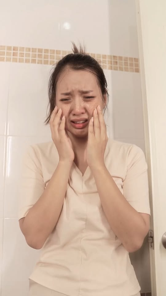 [ครบชุด] 1010158 สั่งแฟนให้เก็บขนมเค้าที่ตกพื้นขึ้นมากิน คิดว่าแฟนเป็นของตาย