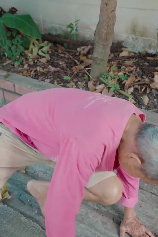 [ครบชุด] 1010300 ลุงคนนี้ไม่ใส่รองเท้า ทดสอบคนหน้าเงิu